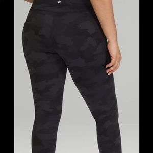 Sz 6 21” Wunder Under Crops, Slub Denim Camo Fabric, GUC, Reg Rise (8”)